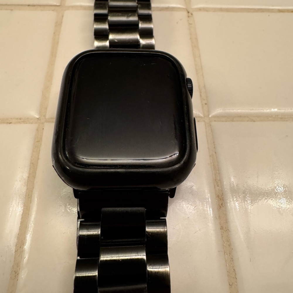 Black Apple Watch with Metal Band series 7, reset
